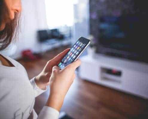 Second Screen - Mobiltelefon + TV - Ad Hijacking